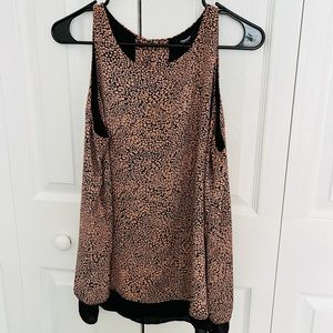 Woman sleeveless blouse by premise studio